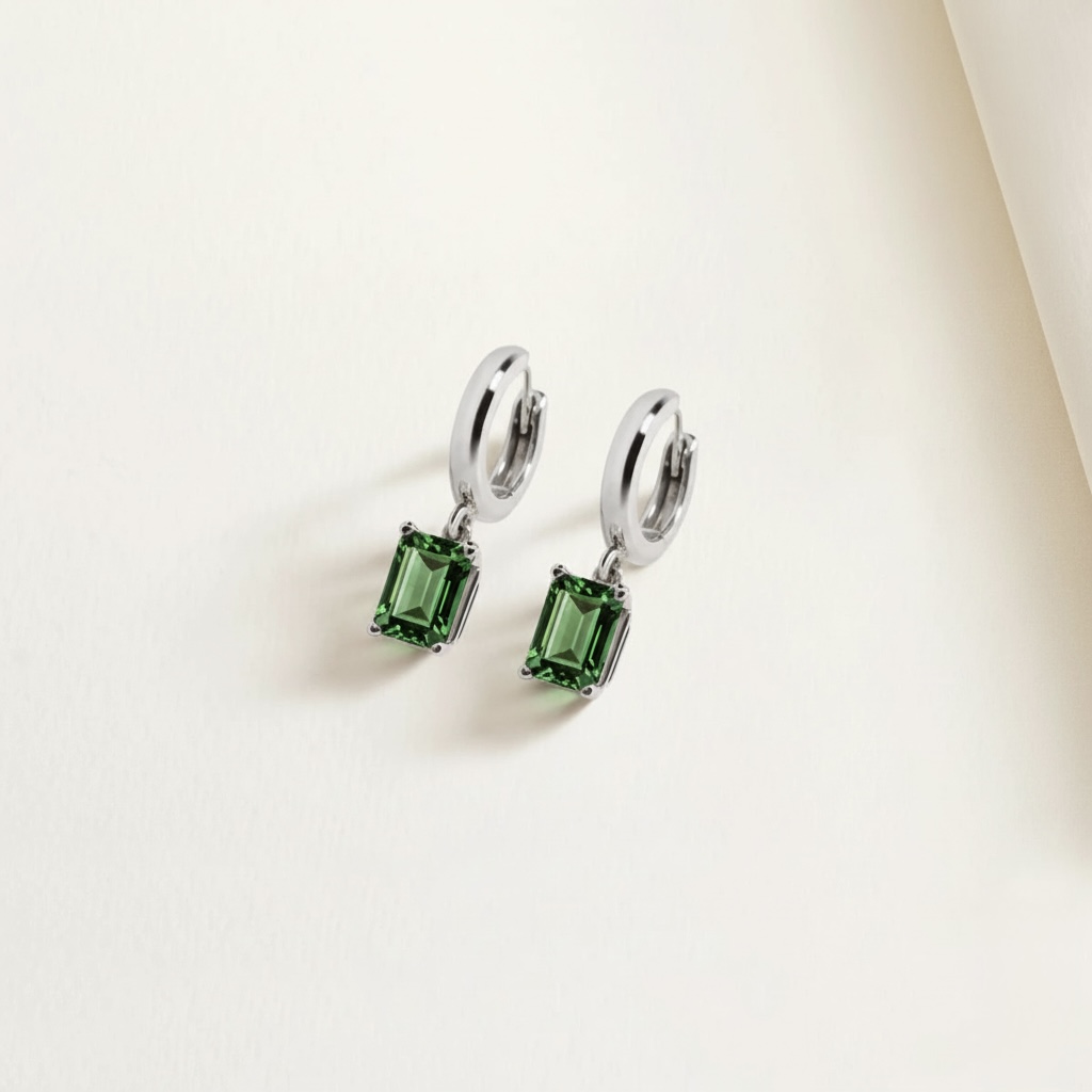 Gwyneth: 6-Prong Accented Marquise