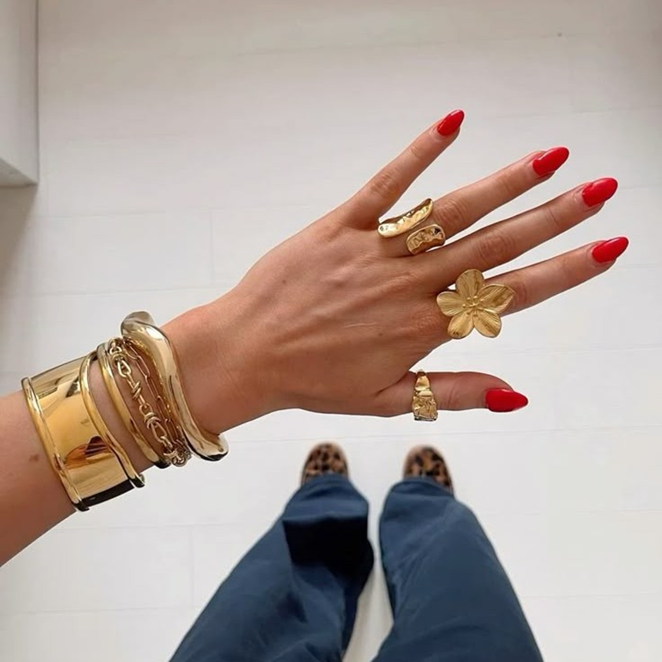 Kamienie szlachetne do czerwonej sukienki